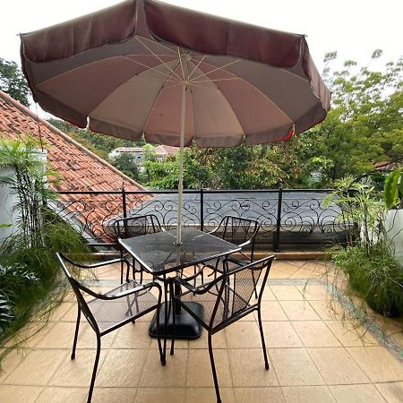 La Nostalgie Boutique Guest House Bandung Exterior photo