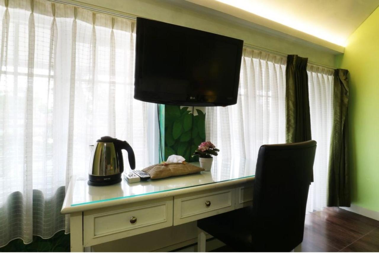 La Nostalgie Boutique Guest House Bandung Exterior photo
