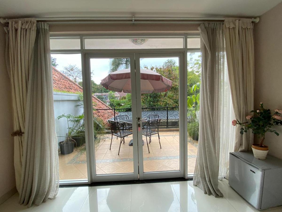 La Nostalgie Boutique Guest House Bandung Exterior photo