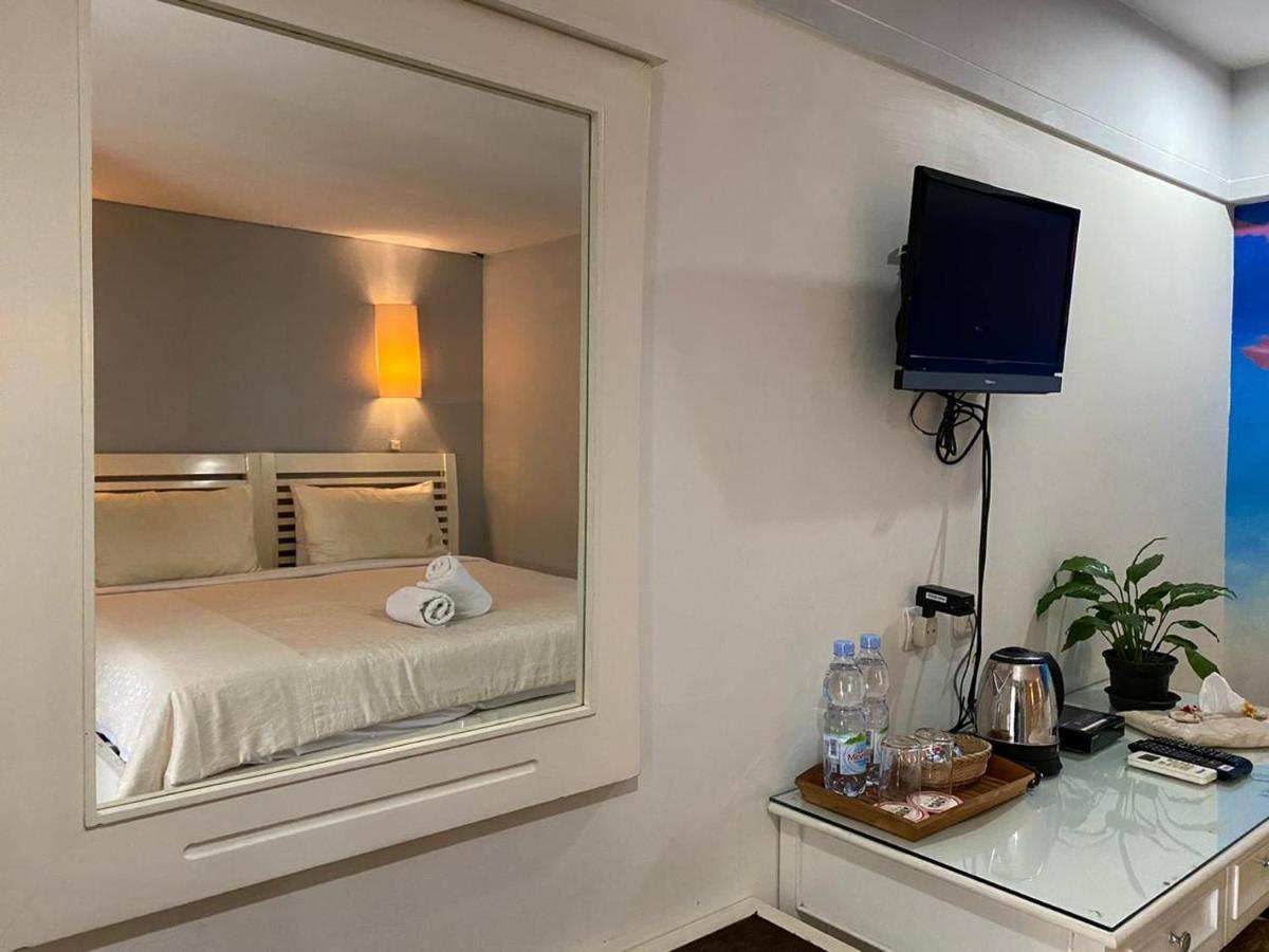 La Nostalgie Boutique Guest House Bandung Exterior photo