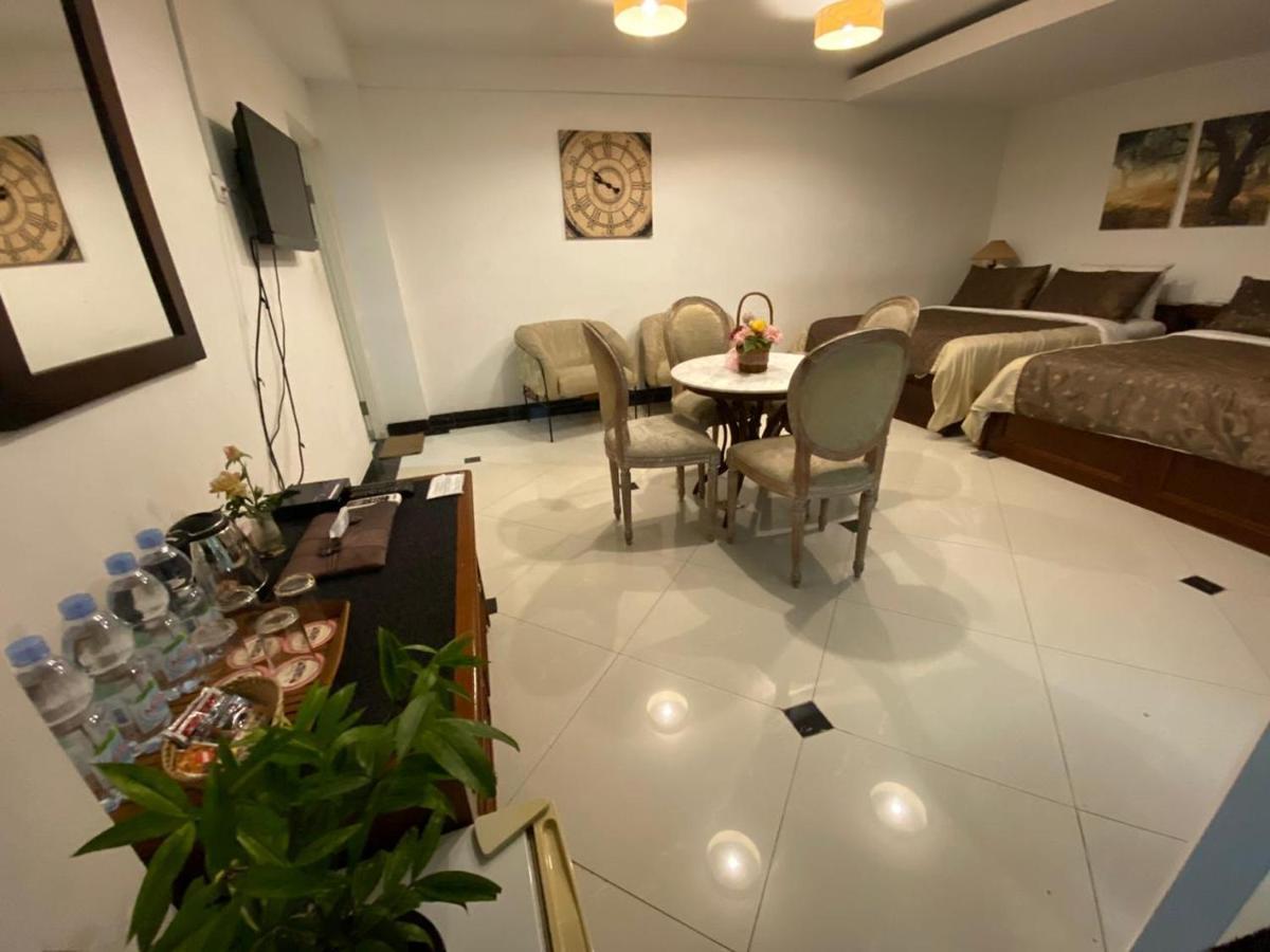 La Nostalgie Boutique Guest House Bandung Exterior photo