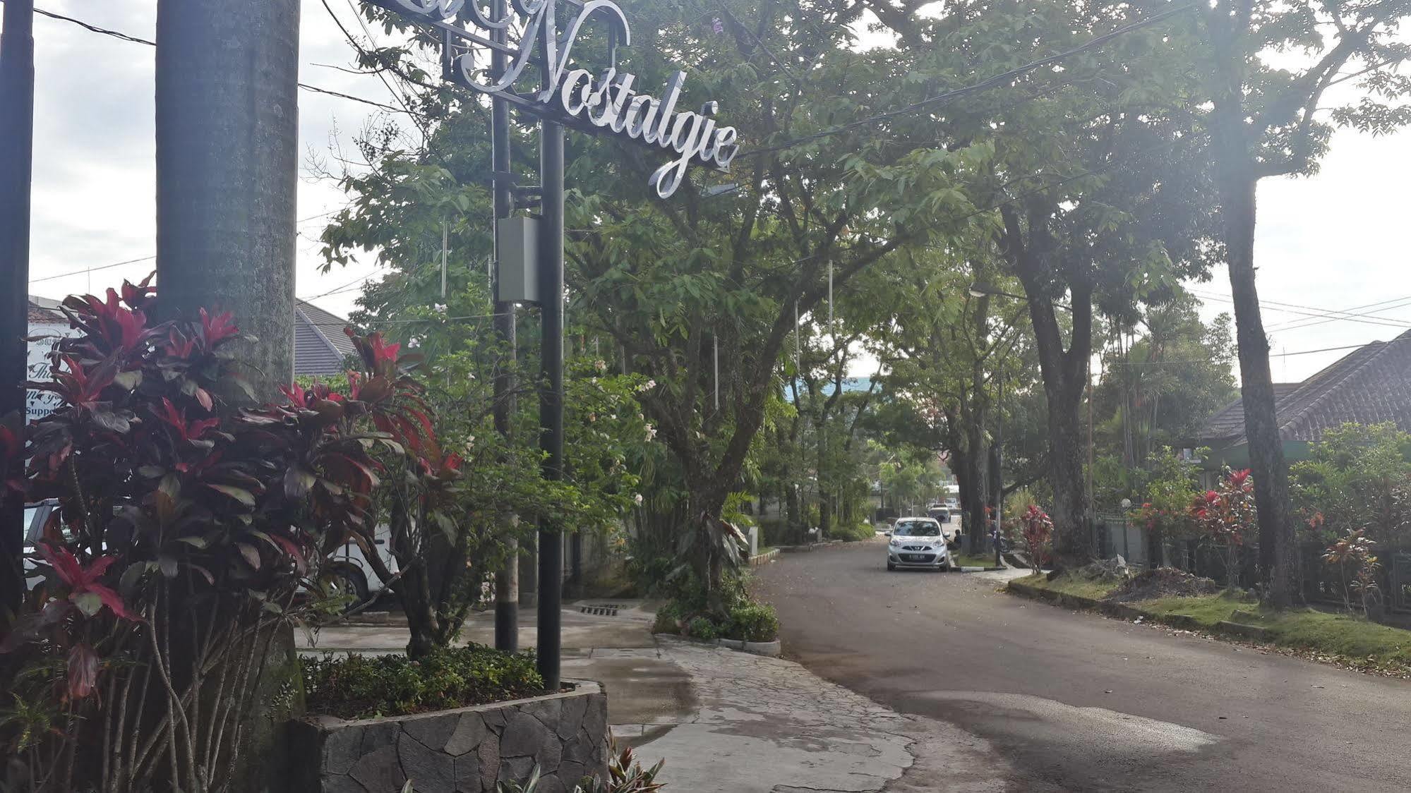 La Nostalgie Boutique Guest House Bandung Exterior photo