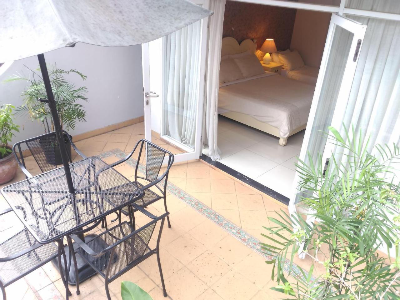 La Nostalgie Boutique Guest House Bandung Exterior photo