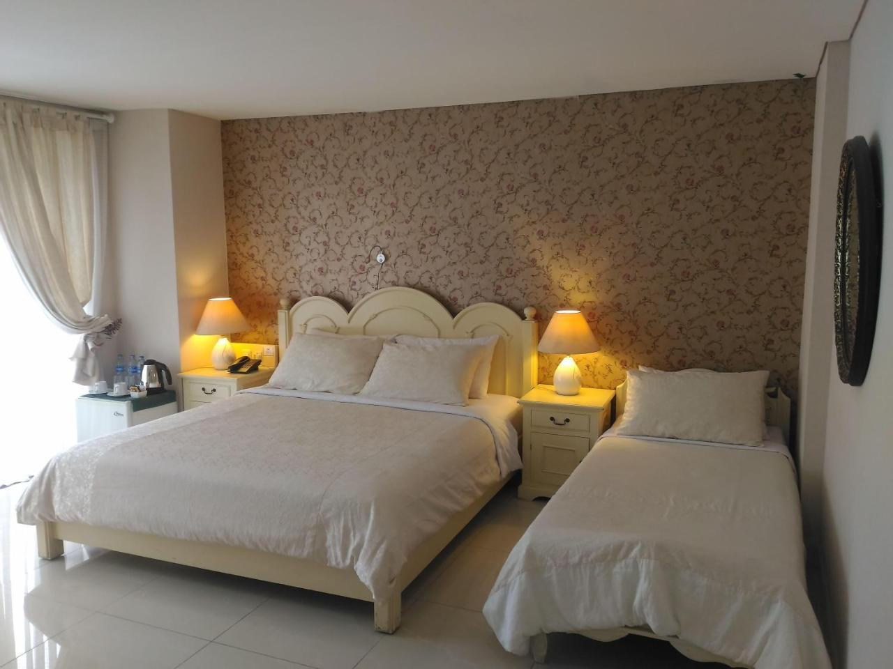 La Nostalgie Boutique Guest House Bandung Exterior photo